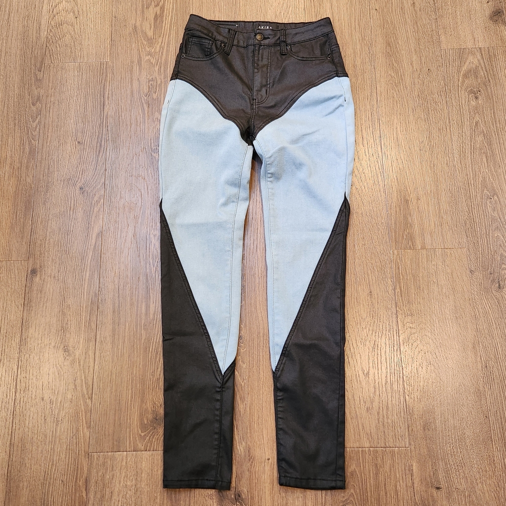 AKIRA Label The Way She Moves Two-Tone Spiral Skinny Jeans - Light Blue / Black